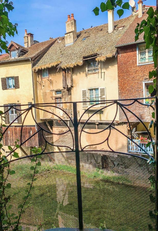 Les Volets Rouges Bed & Breakfast อาร์บัวส์ ภายนอก รูปภาพ